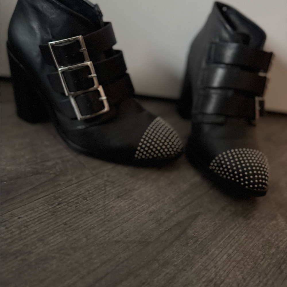 L'INTERVALLE Black Studded Heeled Boots leather like new